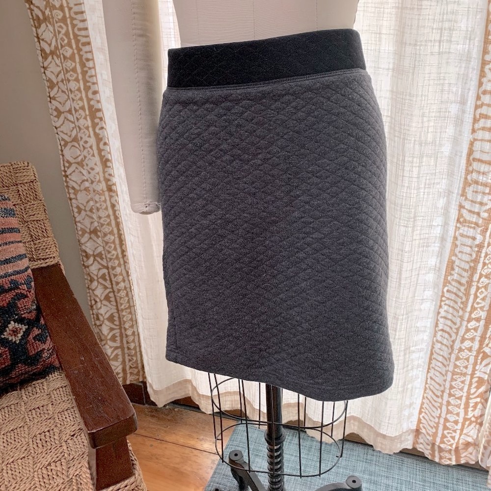 Philosophy Quilted Pencil Skirt w/ Zip Back - L